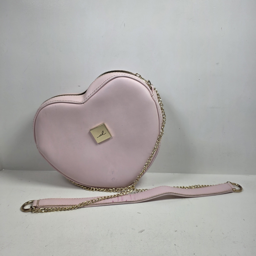 Elegant Pink Heart Crossbody Bag with Gold Chain